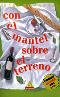 Con El Mantel Sobre El Terreno